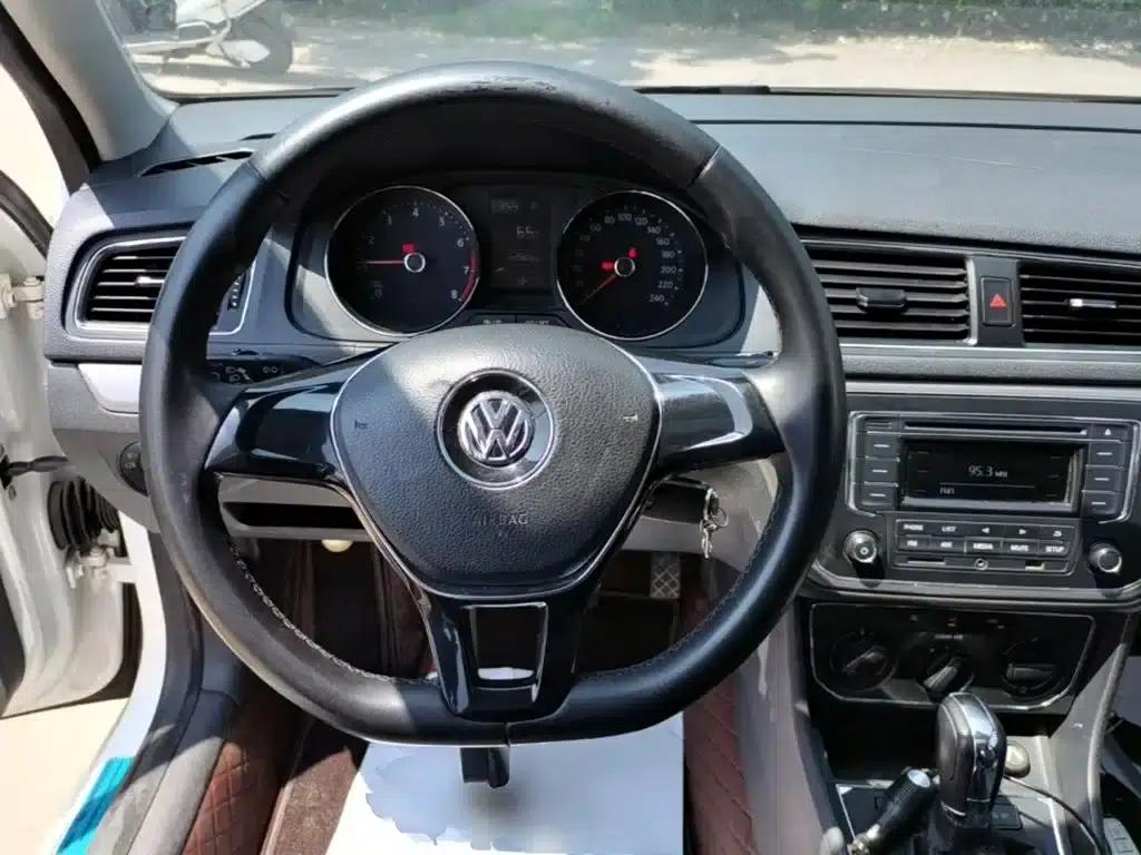 2015 Volkswagen Lavida 1.6L Automatic Comfort Edition — миниатюра 11