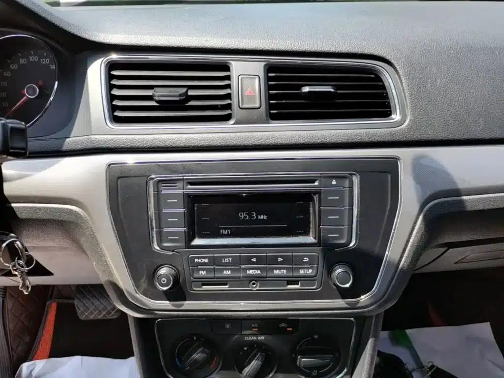 2015 Volkswagen Lavida 1.6L Automatic Comfort Edition — миниатюра 13