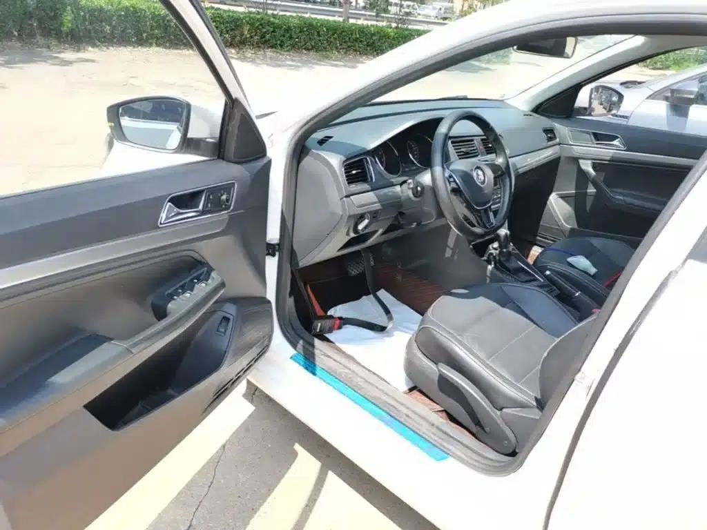 2015 Volkswagen Lavida 1.6L Automatic Comfort Edition — миниатюра 16