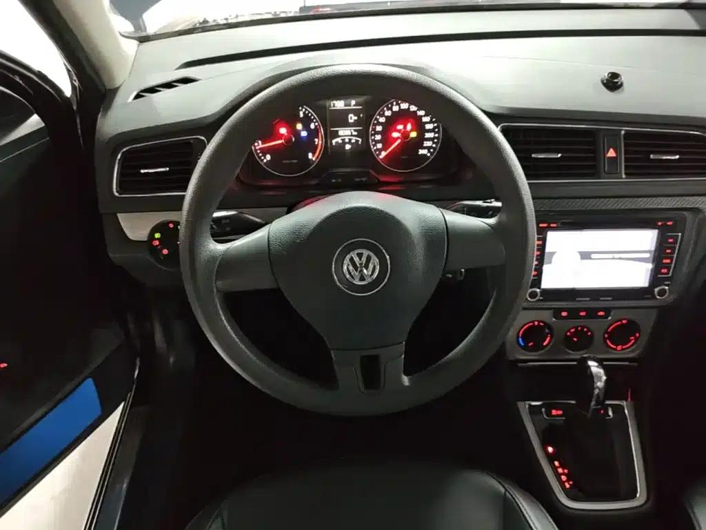 2013 Volkswagen Lavida Classic Facelift 1.6L Automatic Comfort Edition — миниатюра 11