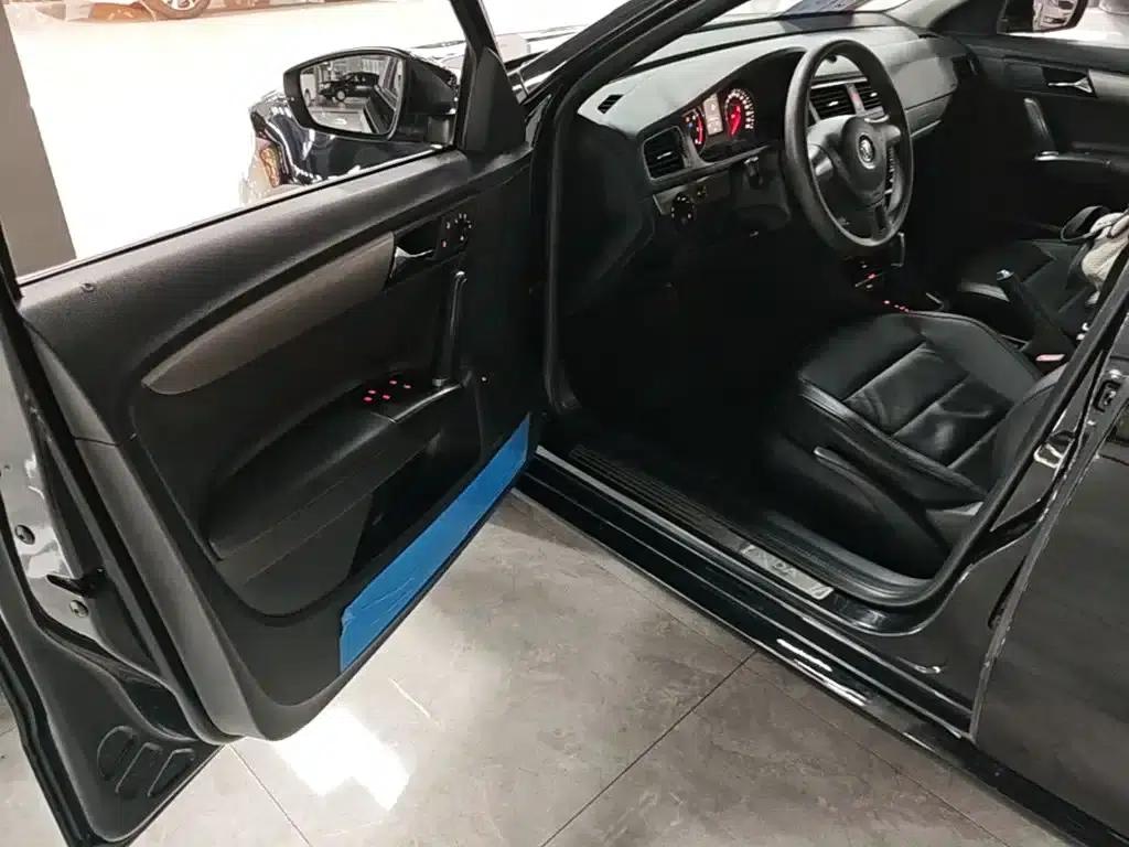 2013 Volkswagen Lavida Classic Facelift 1.6L Automatic Comfort Edition — миниатюра 16