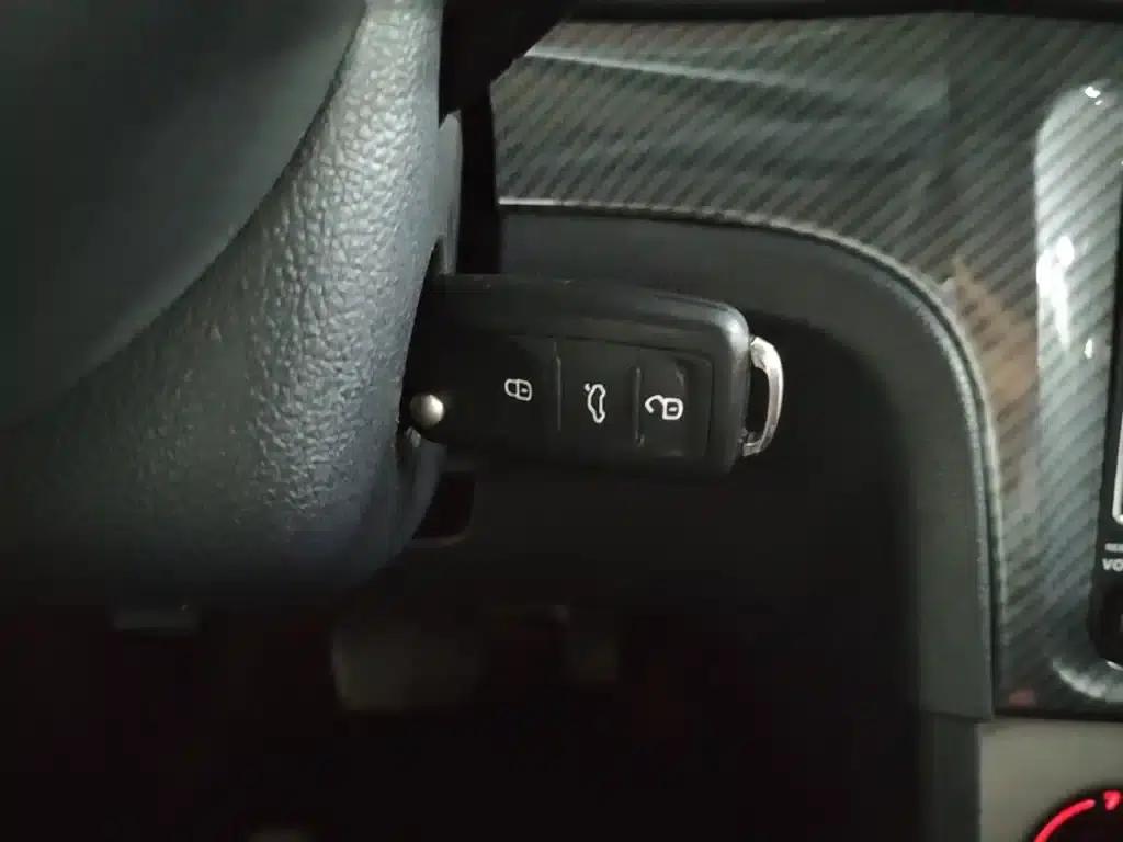 2013 Volkswagen Lavida Classic Facelift 1.6L Automatic Comfort Edition — миниатюра 9