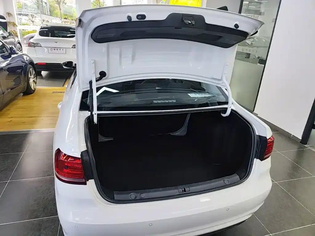 2019 Volkswagen Lavida, Lavida Qihang 1.5L Automatic Fashion Edition (National VI Emission Standard) — миниатюра 19