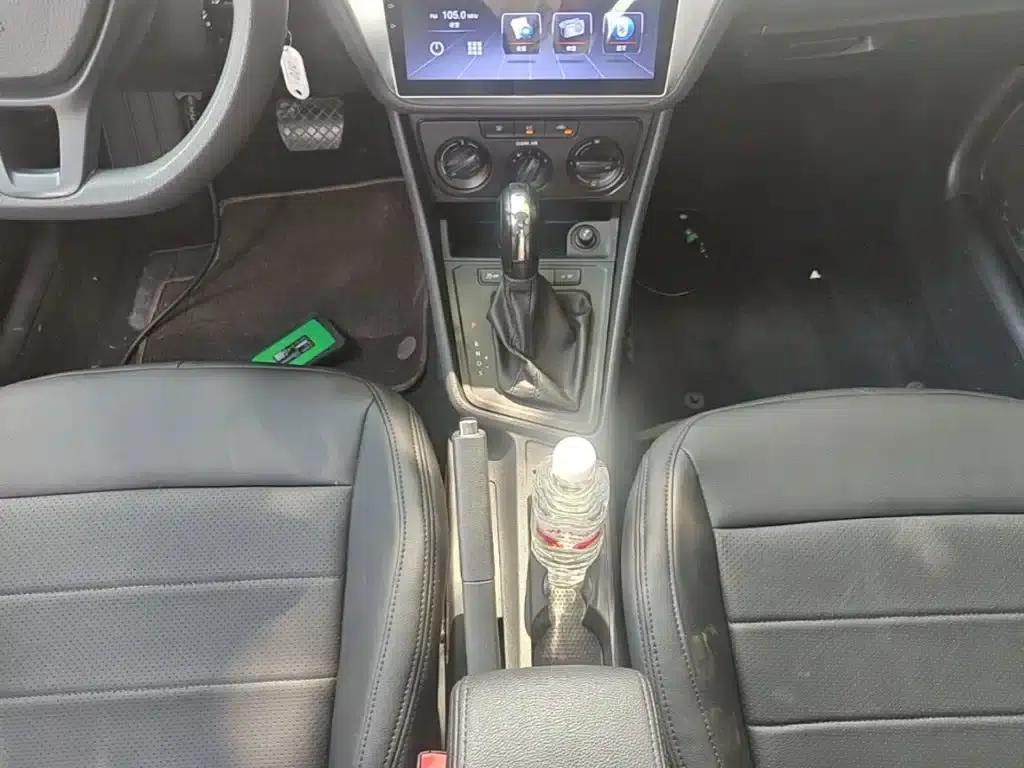 2017 Volkswagen Lavida 1.6L Automatic Fashion Edition — миниатюра 14