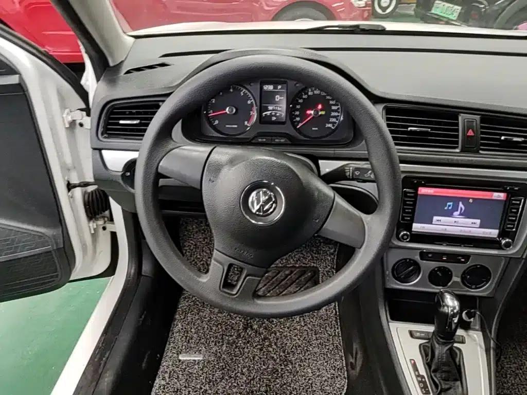2013 Volkswagen Lavida Classic Facelift 1.6L Automatic Fashion Edition — миниатюра 11