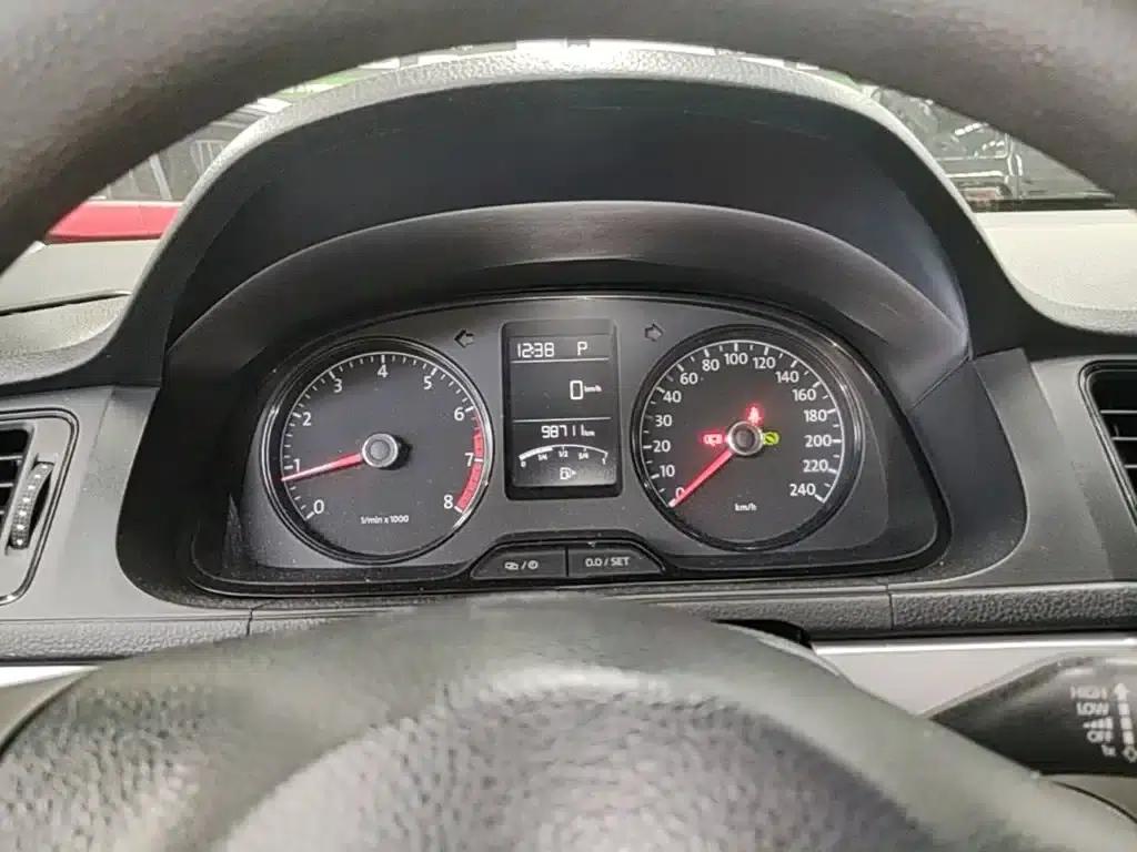 2013 Volkswagen Lavida Classic Facelift 1.6L Automatic Fashion Edition — миниатюра 12