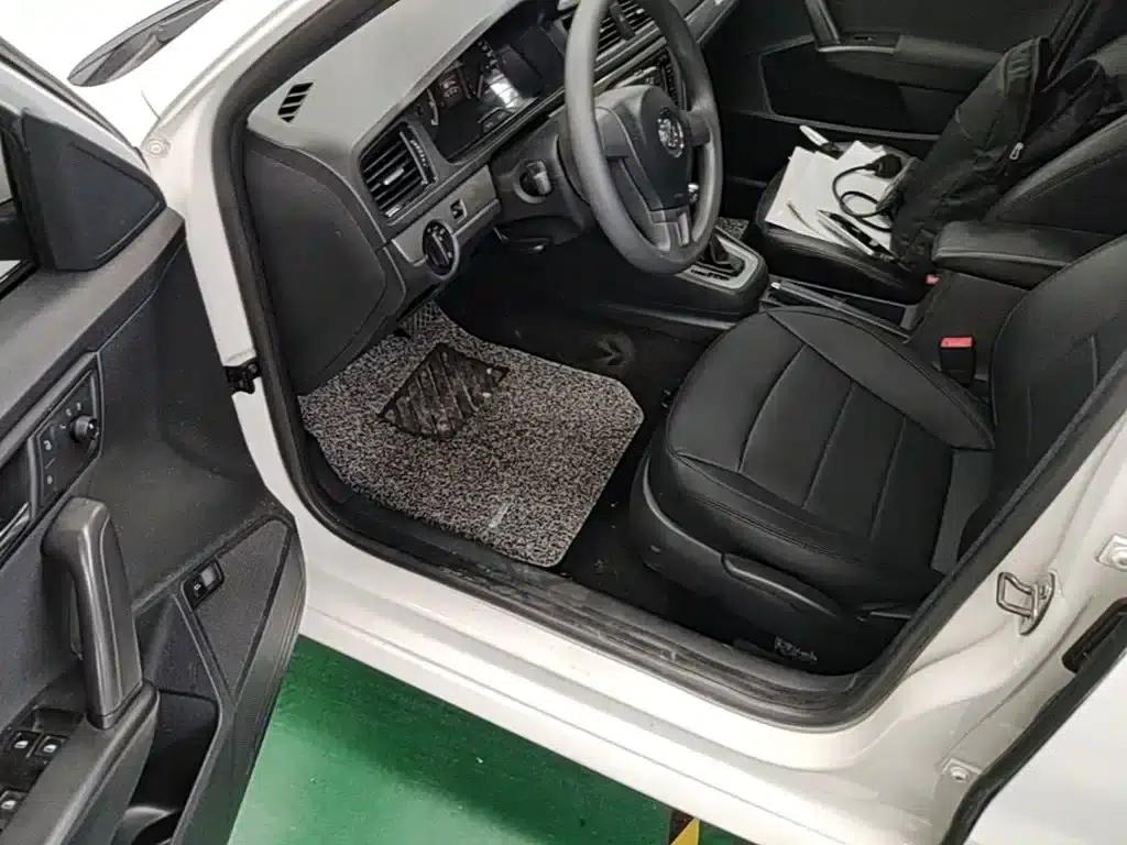 2013 Volkswagen Lavida Classic Facelift 1.6L Automatic Fashion Edition — миниатюра 16