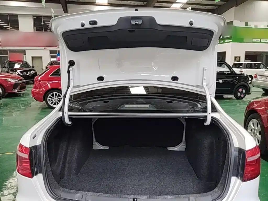 2013 Volkswagen Lavida Classic Facelift 1.6L Automatic Fashion Edition — миниатюра 19