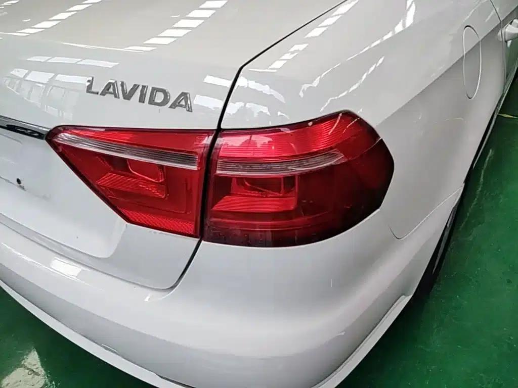 2013 Volkswagen Lavida Classic Facelift 1.6L Automatic Fashion Edition — миниатюра 8
