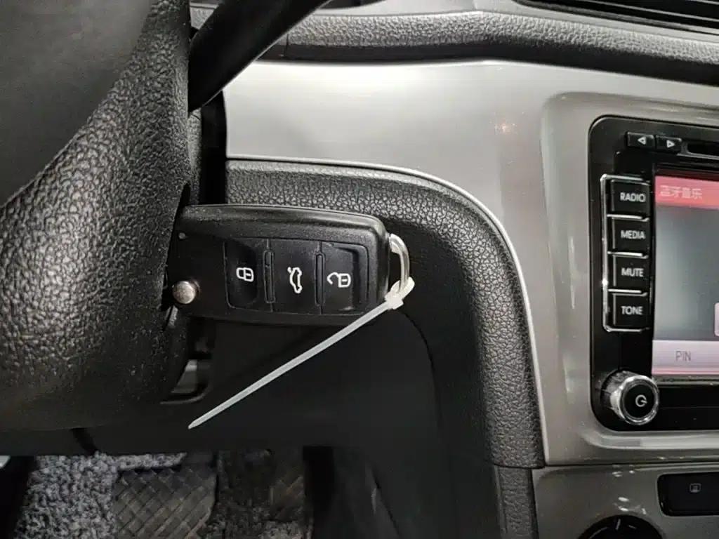 2013 Volkswagen Lavida Classic Facelift 1.6L Automatic Fashion Edition — миниатюра 9