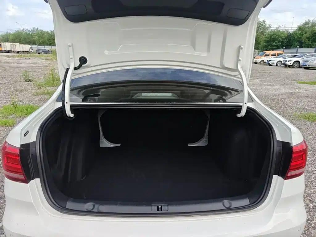 2019 Volkswagen Lavida, Lavida Qihang 1.5L Automatic Fashion Edition (National VI Emission Standard) — миниатюра 19