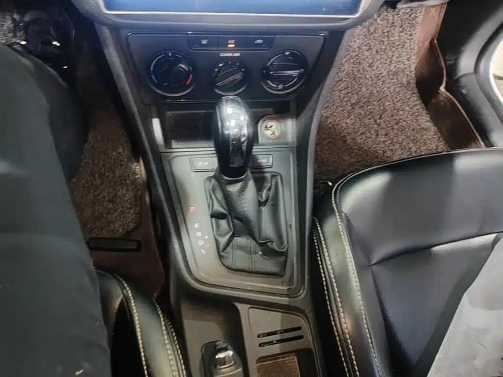 2017 Volkswagen Lavida 1.6L Automatic Fashion Edition — миниатюра 14