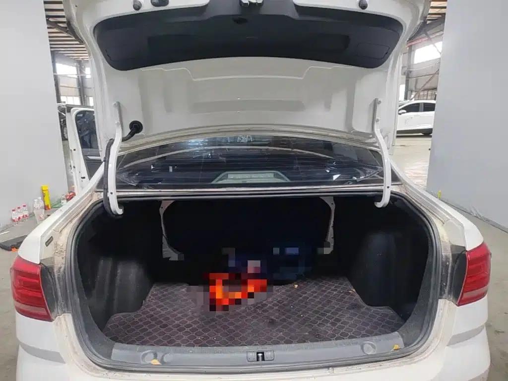 2017 Volkswagen Lavida 1.6L Automatic Fashion Edition — миниатюра 19