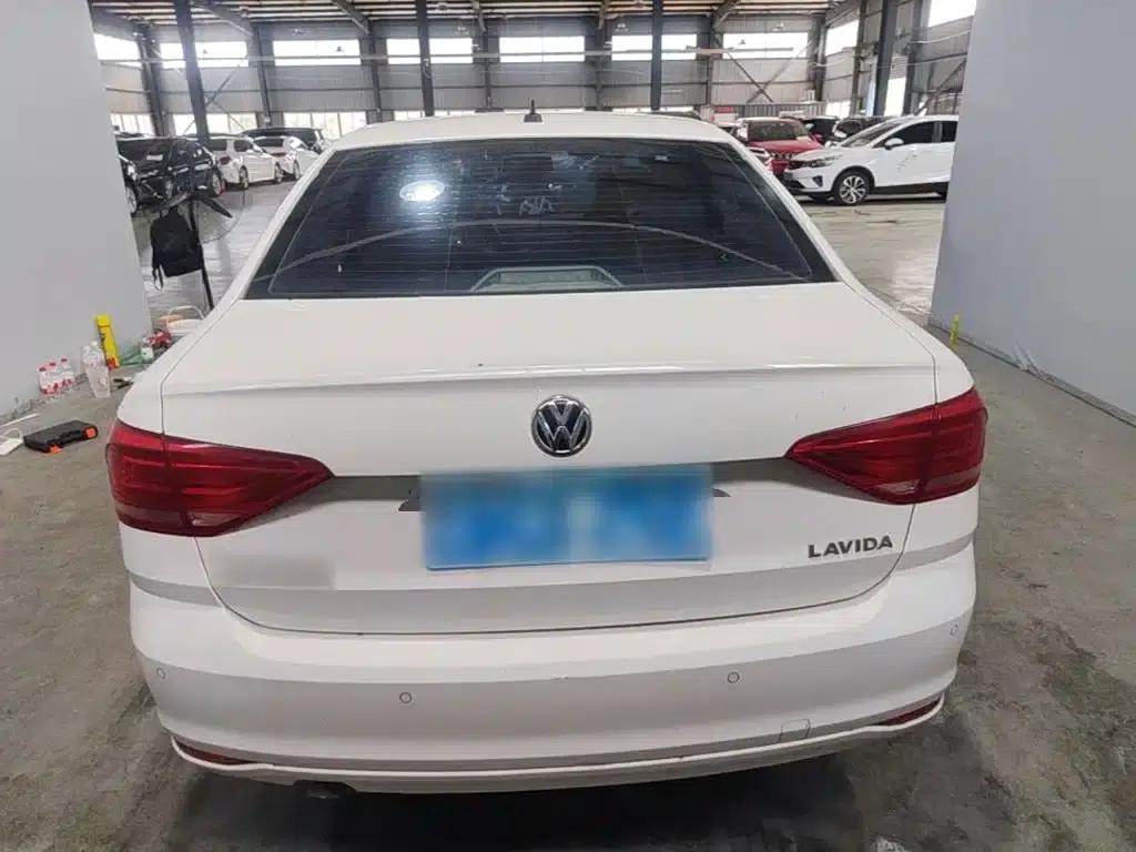 2017 Volkswagen Lavida 1.6L Automatic Fashion Edition — миниатюра 6