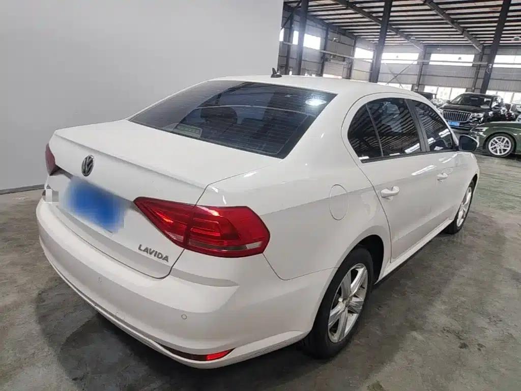 2017 Volkswagen Lavida 1.6L Automatic Fashion Edition — миниатюра 7