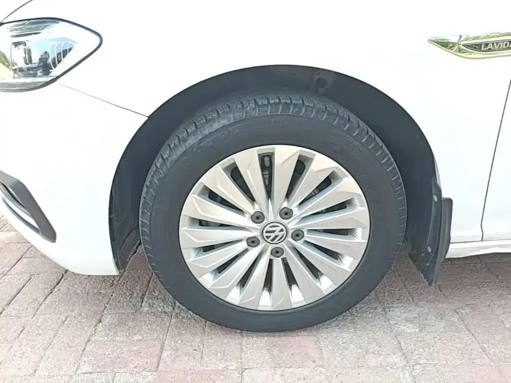 2019 Volkswagen Lavida 1.5L Automatic Comfort Edition (China VI Emission Standard) — миниатюра 23