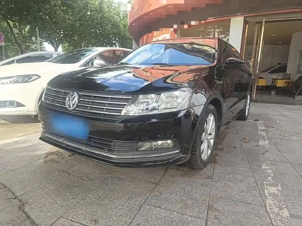 2015 Volkswagen Lavida 1.6L Automatic Comfort Edition — миниатюра 2