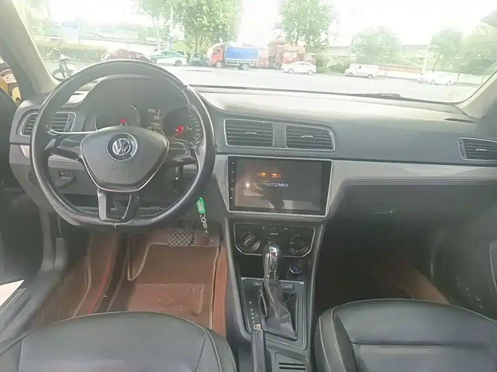 2015 Volkswagen Lavida 1.6L Automatic Comfort Edition — миниатюра 13