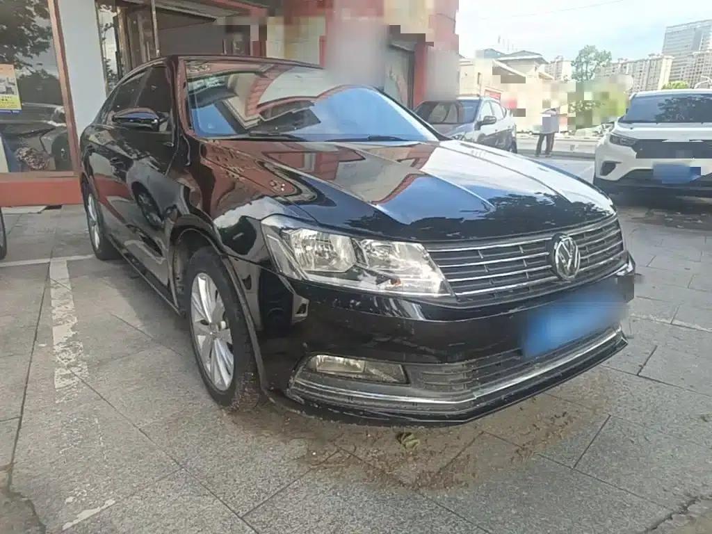 2015 Volkswagen Lavida 1.6L Automatic Comfort Edition — миниатюра 4