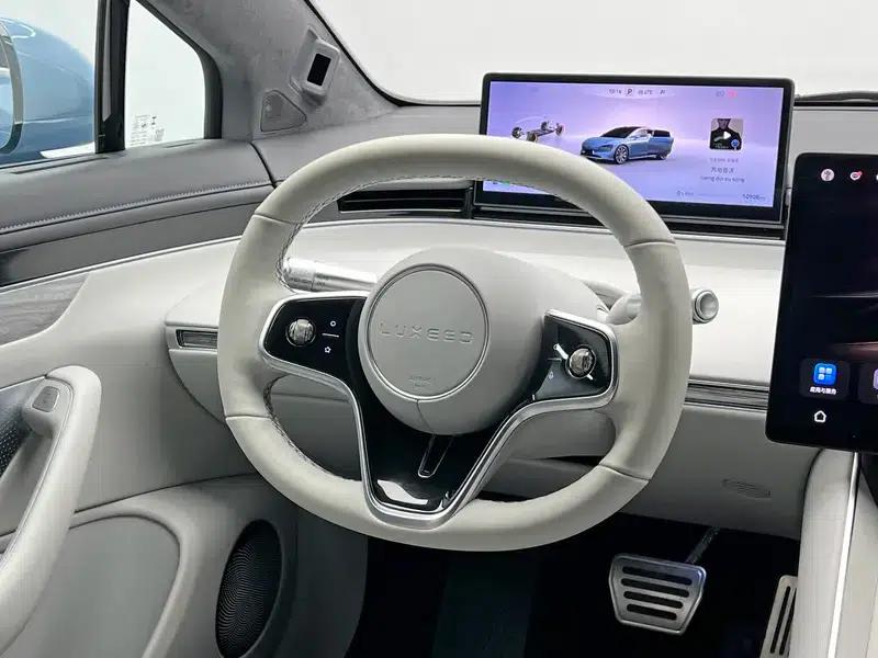 Zhijie S7 2025 Max Rear-Wheel Drive Long Range Edition — миниатюра 16