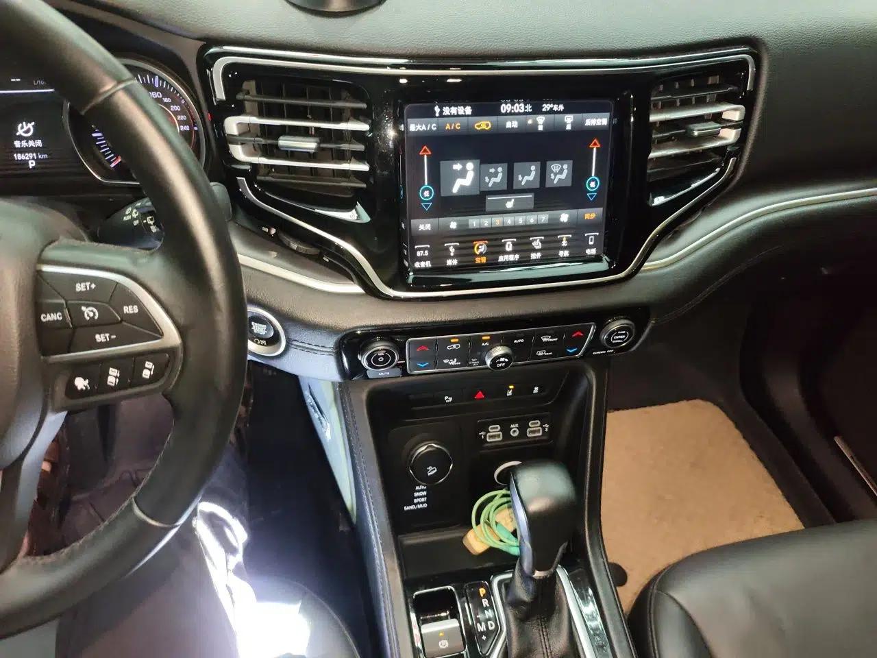 Jeep Grand Commander 2018 2.0T Four-Wheel Drive Prestige Edition China V — миниатюра 13