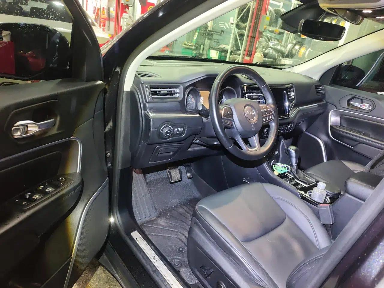 Jeep Grand Commander 2018 2.0T Four-Wheel Drive Prestige Edition China V — миниатюра 16