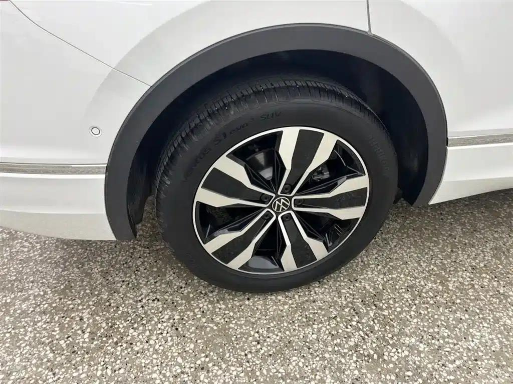 Tiguan L 2024 Outstanding Edition 330TSI Automatic 2WD R-Line Dragon Edition — миниатюра 12