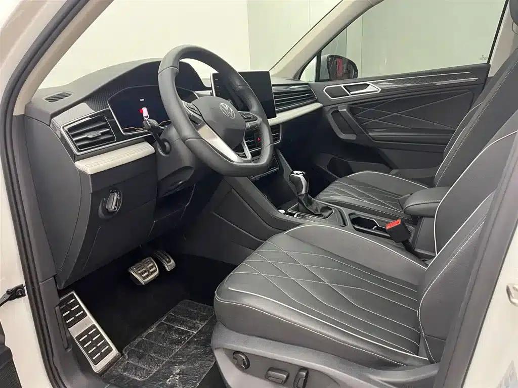 Tiguan L 2024 Outstanding Edition 330TSI Automatic 2WD R-Line Dragon Edition — миниатюра 6