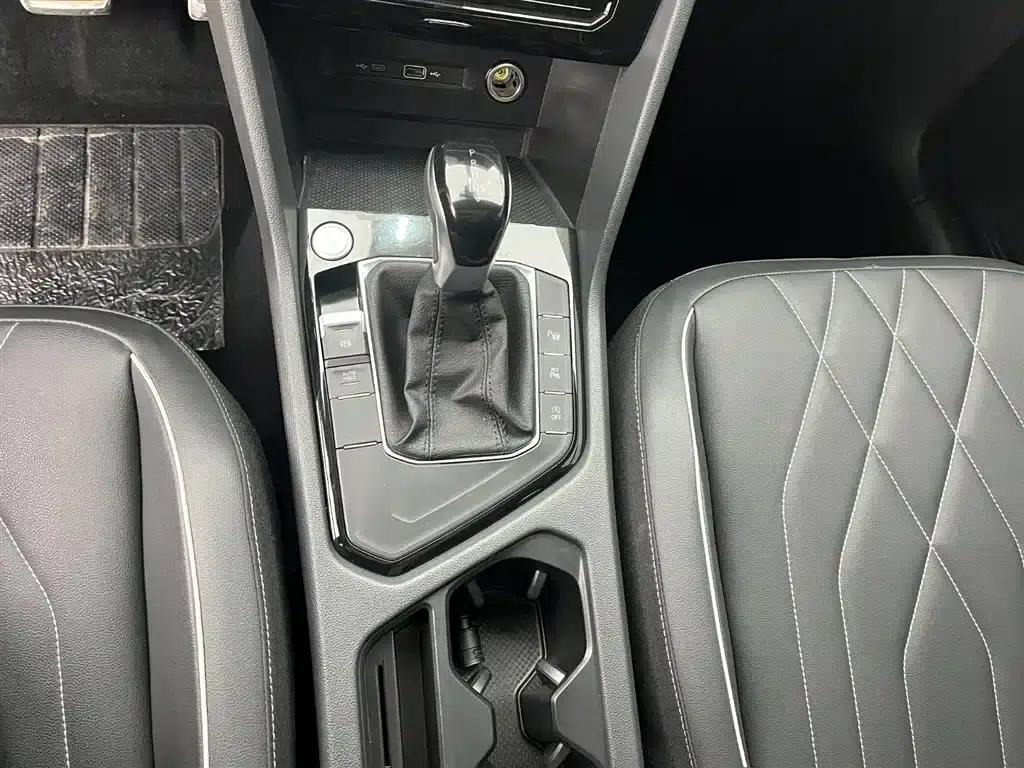 Tiguan L 2024 Outstanding Edition 330TSI Automatic 2WD R-Line Dragon Edition — миниатюра 8