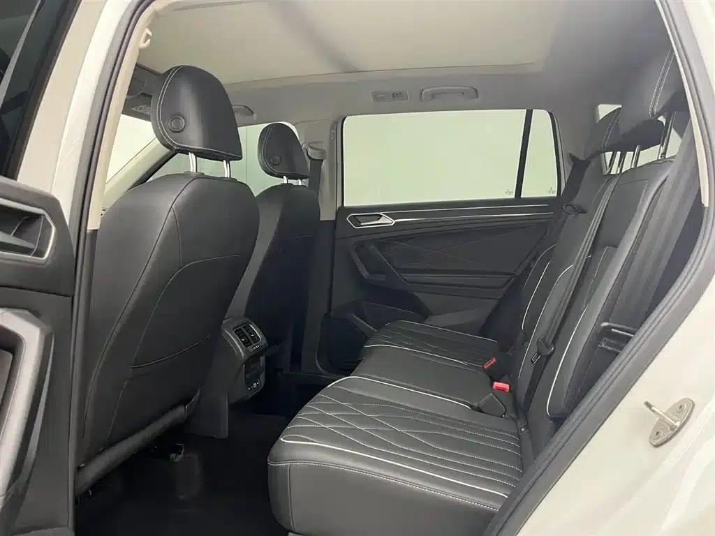Tiguan L 2024 Outstanding Edition 330TSI Automatic 2WD R-Line Dragon Edition — миниатюра 9