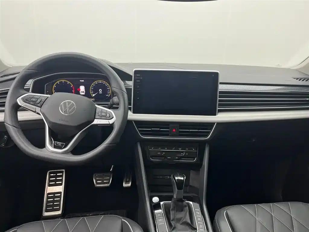 Tiguan L 2024 Outstanding Edition 330TSI Automatic 2WD R-Line Dragon Edition — миниатюра 10