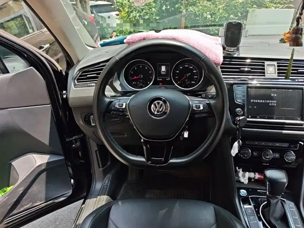 Tiguan L 2018 330TSI Automatic 2WD Comfort Edition — миниатюра 6