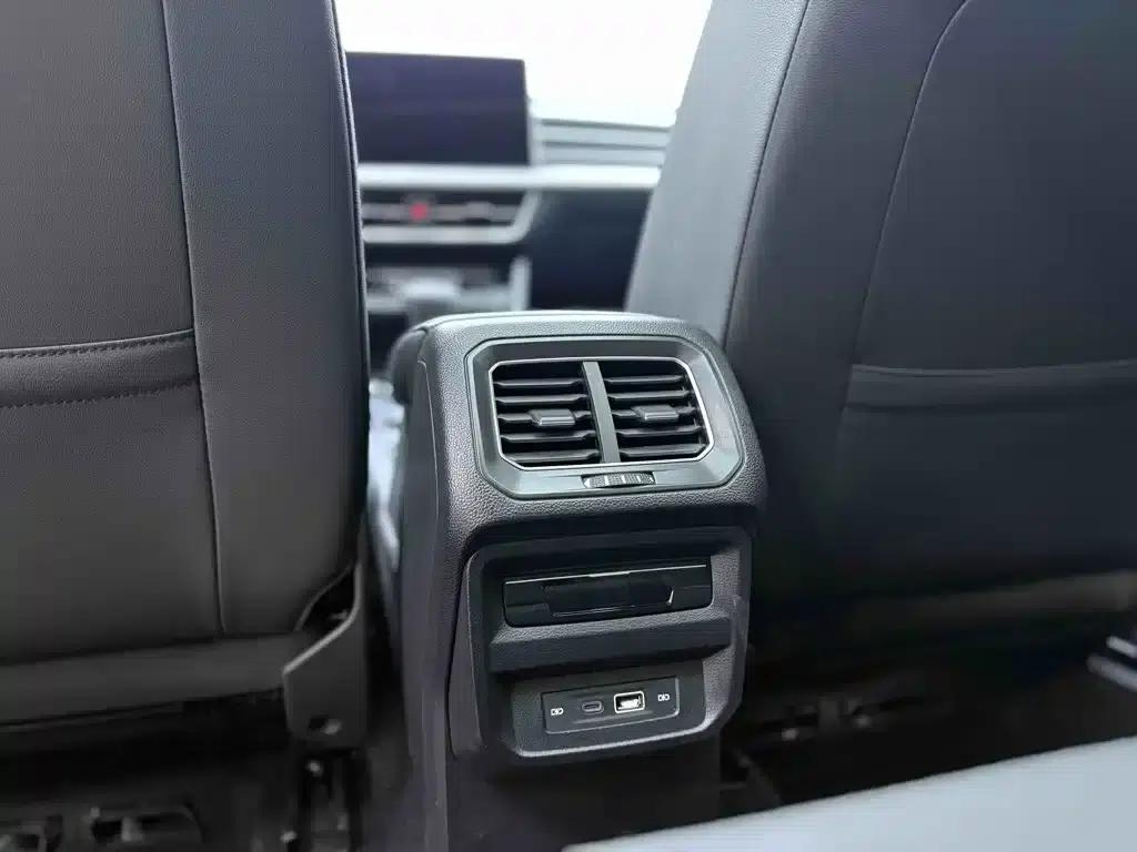 Tiguan L 2022 380TSI Automatic 4WD R-Line Premium Edition 7-Seater — миниатюра 24