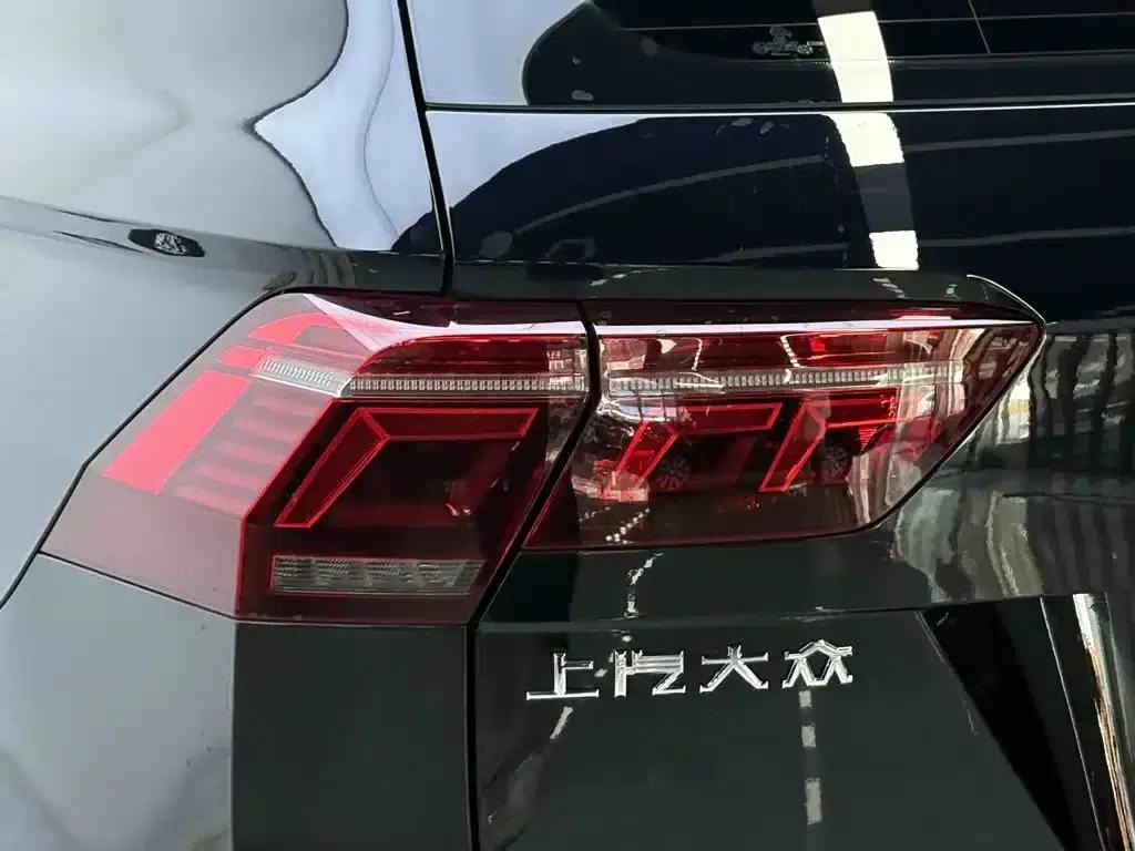 Tiguan L 2022 380TSI Automatic 4WD R-Line Premium Edition 7-Seater — миниатюра 8