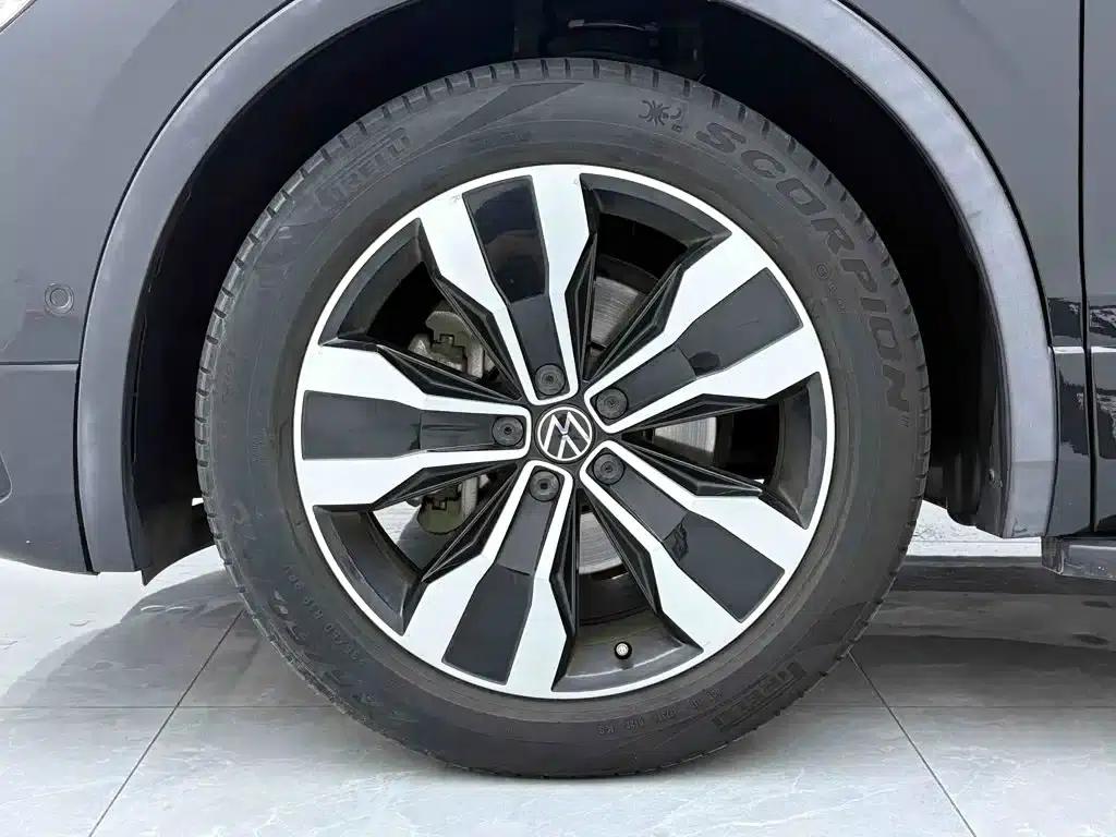 Tiguan L 2022 380TSI Automatic 4WD R-Line Premium Edition 7-Seater — миниатюра 9