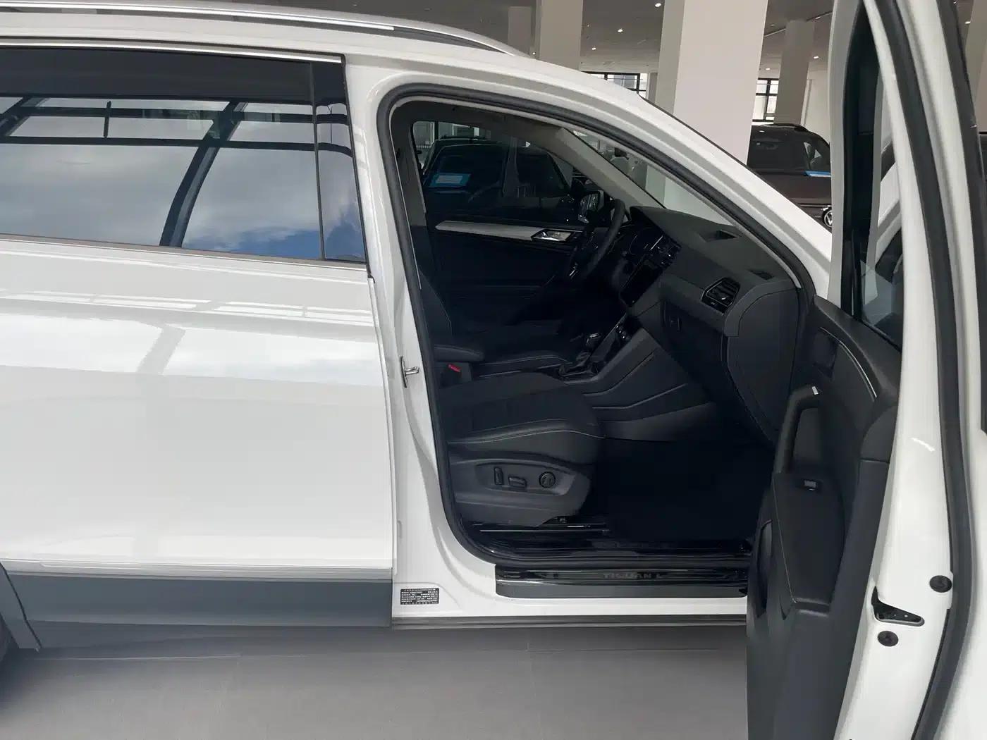 Tiguan L 2021 330TSI Automatic 2WD Smart Edition — миниатюра 4