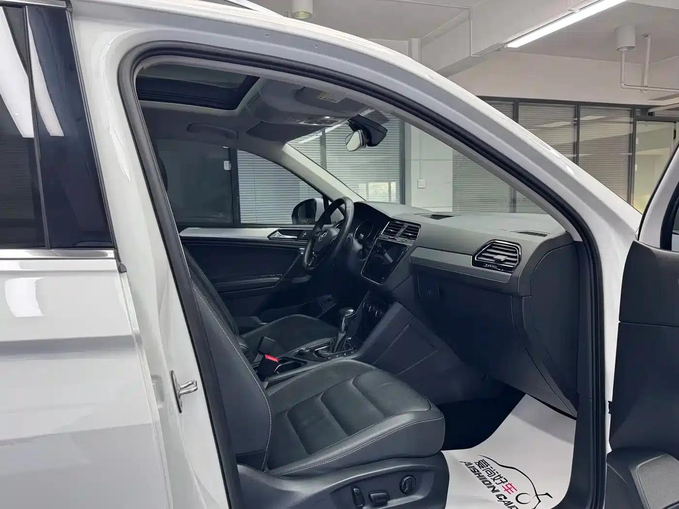 Tiguan L 2019 380TSI Automatic 4WD Smart Luxury Edition 7-Seater (China VI Emission Standard) — миниатюра 15