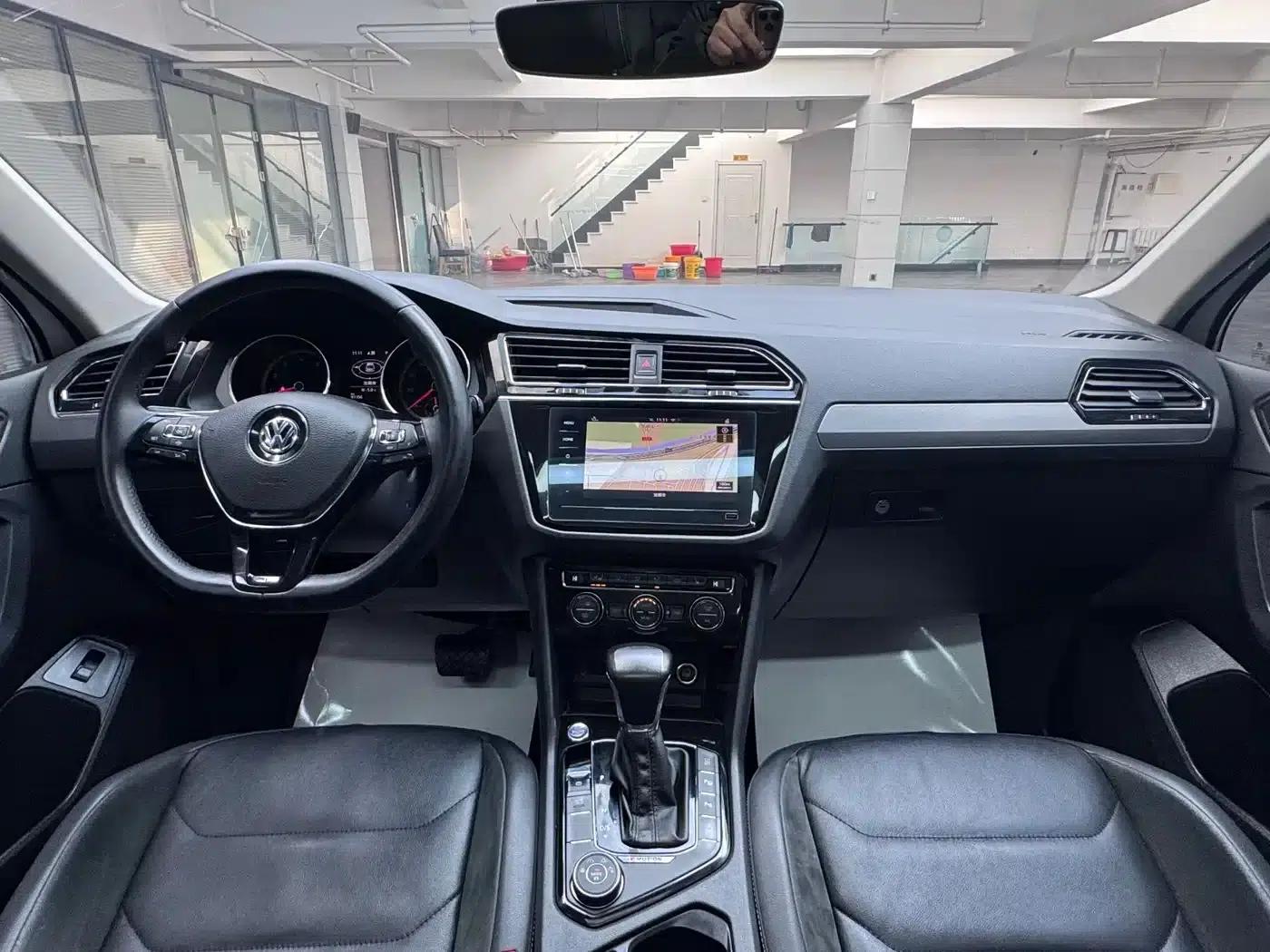 Tiguan L 2019 380TSI Automatic 4WD Smart Luxury Edition 7-Seater (China VI Emission Standard) — миниатюра 9