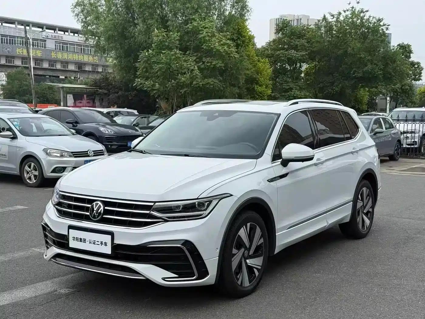 Tiguan L 2023 330TSI Automatic 2WD R-Line Premium Edition — миниатюра 1