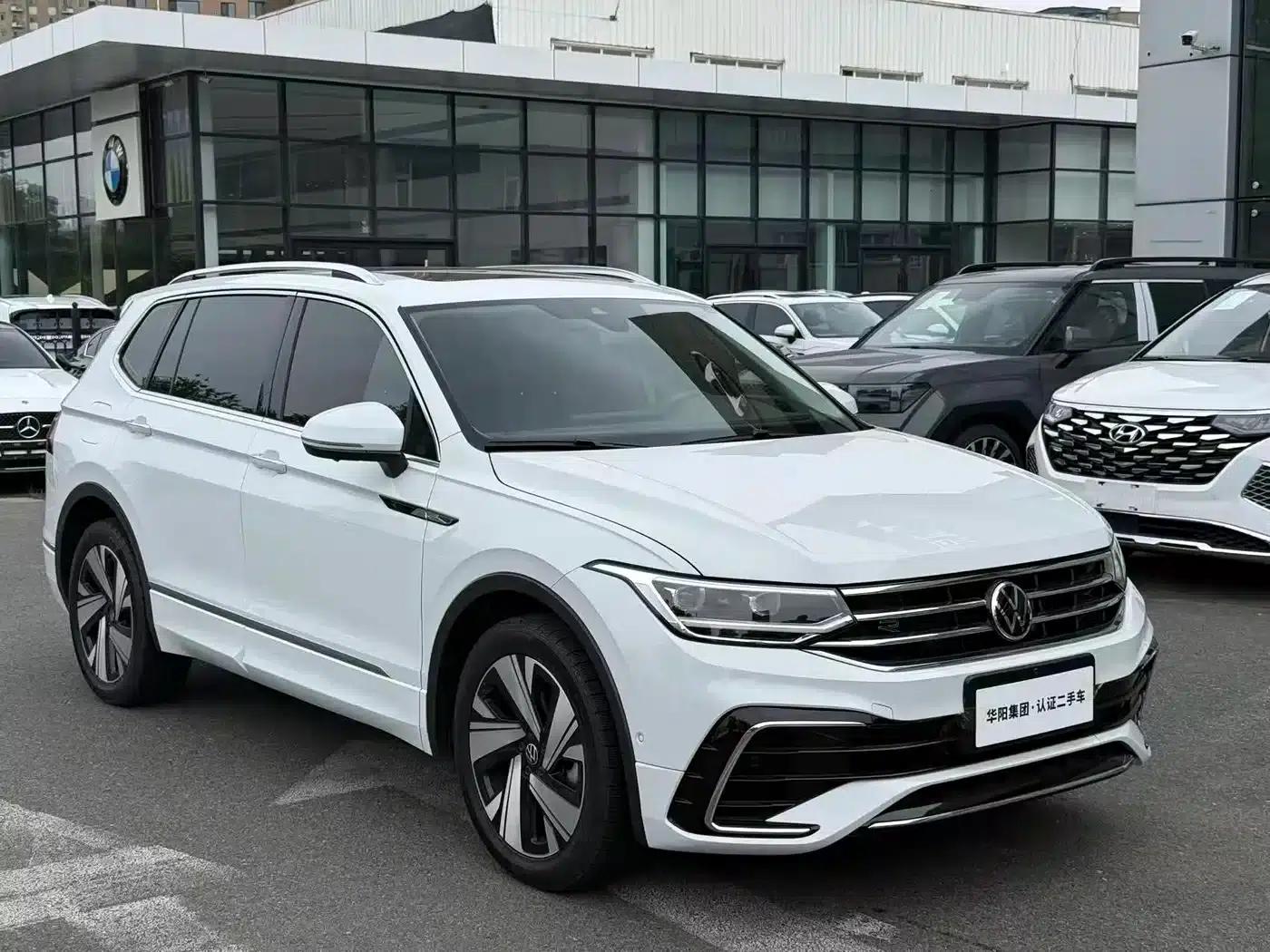Tiguan L 2023 330TSI Automatic 2WD R-Line Premium Edition — миниатюра 3