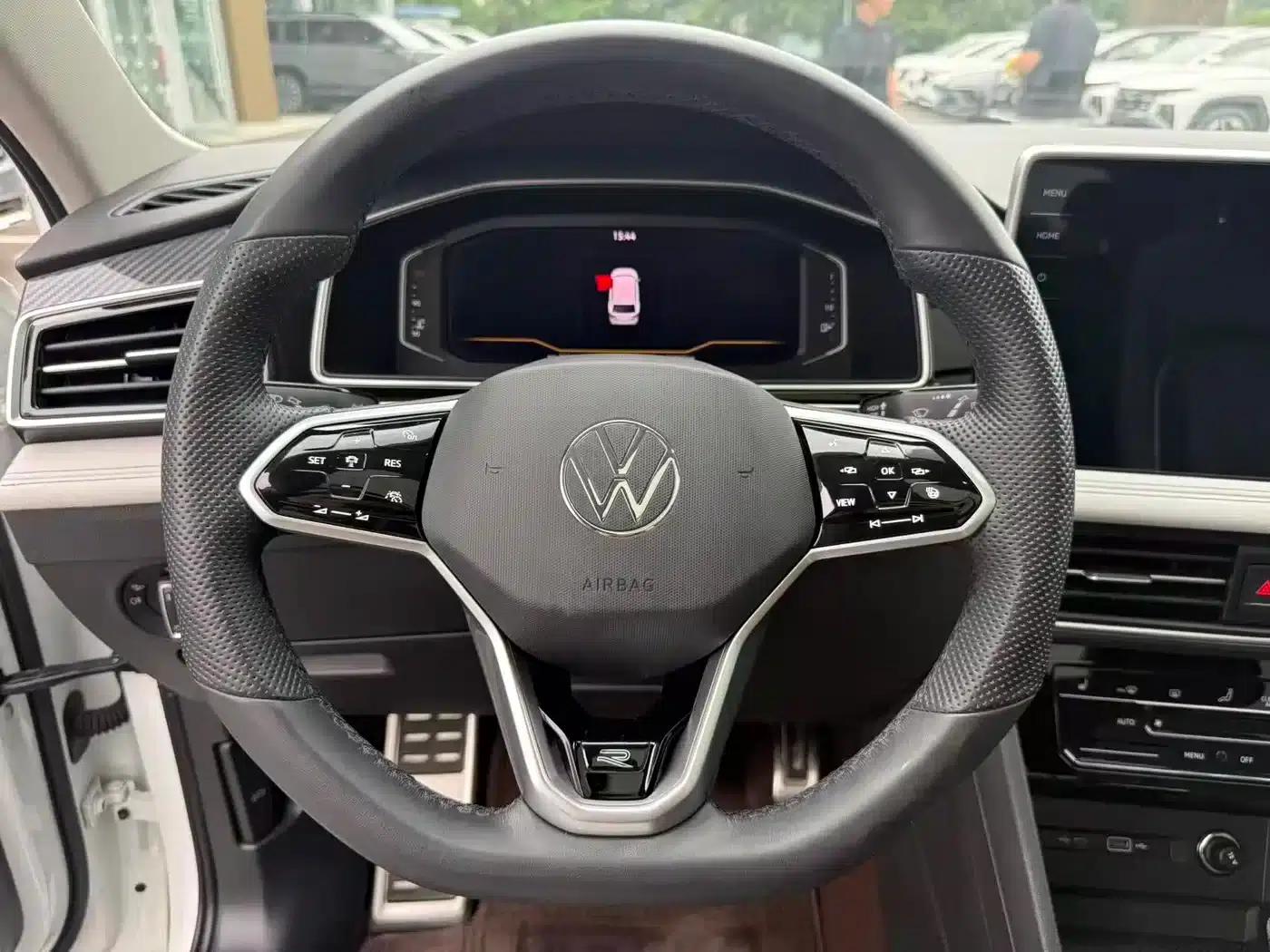 Tiguan L 2023 330TSI Automatic 2WD R-Line Premium Edition — миниатюра 7