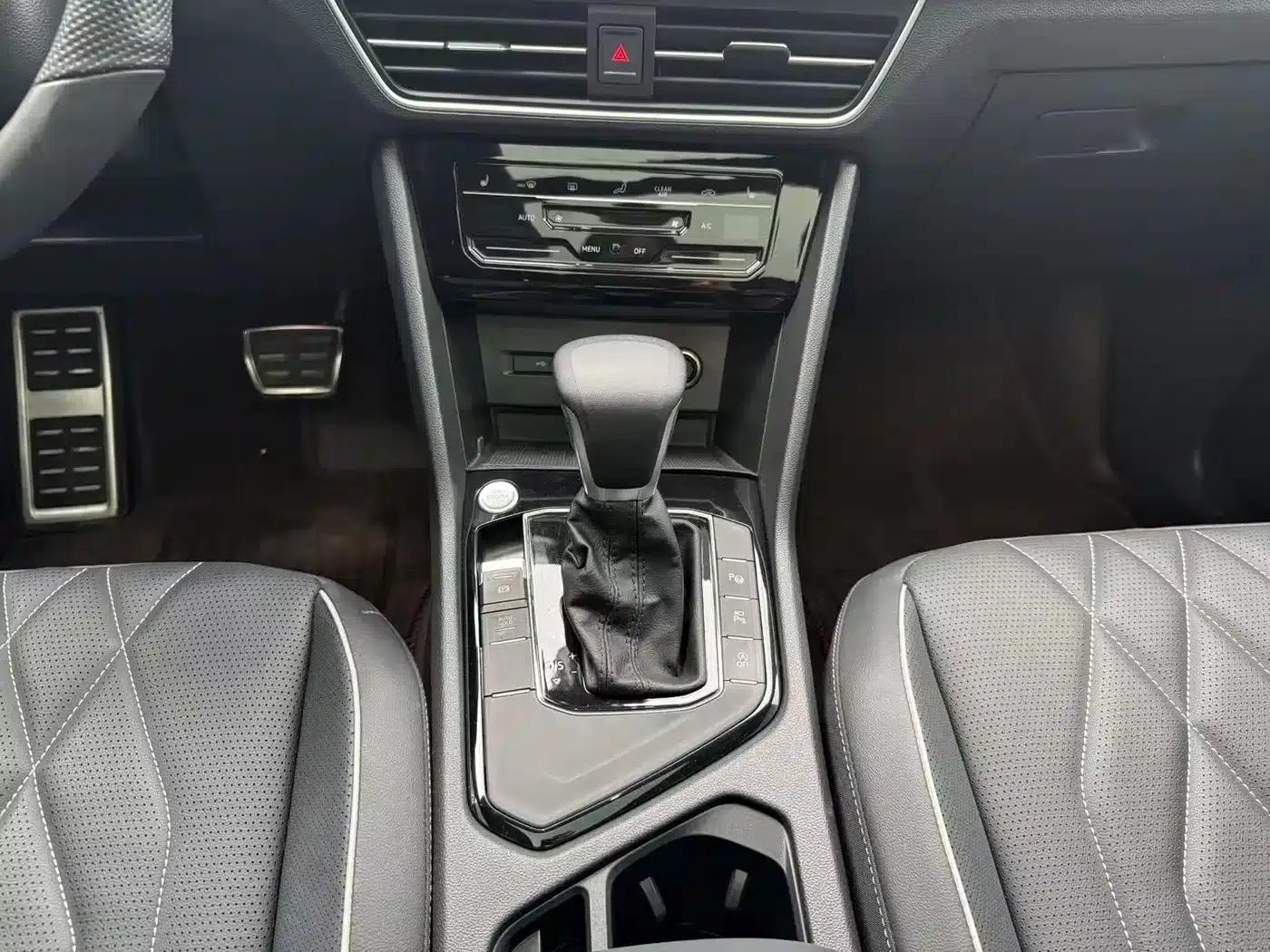 Tiguan L 2023 330TSI Automatic 2WD R-Line Premium Edition — миниатюра 10