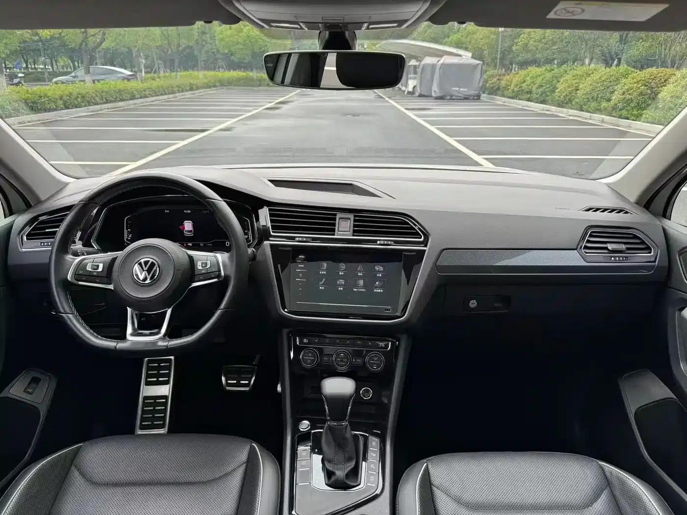 Tiguan L 2021 330TSI Automatic 2WD R-Line Premium Edition — миниатюра 6