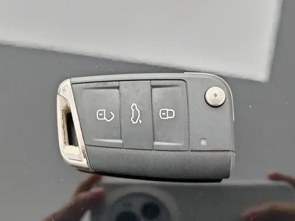 Tiguan L 2023 330TSI Automatic 2WD R-Line Flagship Edition — миниатюра 19