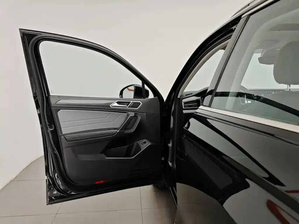 Tiguan L 2023 330TSI Automatic 2WD R-Line Flagship Edition — миниатюра 8