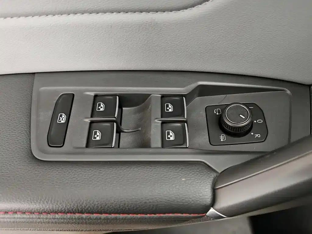 Tiguan L 2023 330TSI Automatic 2WD R-Line Flagship Edition — миниатюра 9