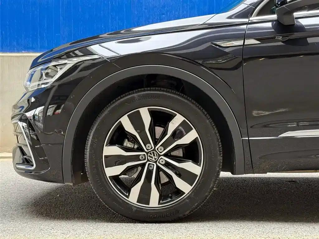 Tiguan L 2024 330TSI Automatic 2WD R-Line Premium Edition — миниатюра 6