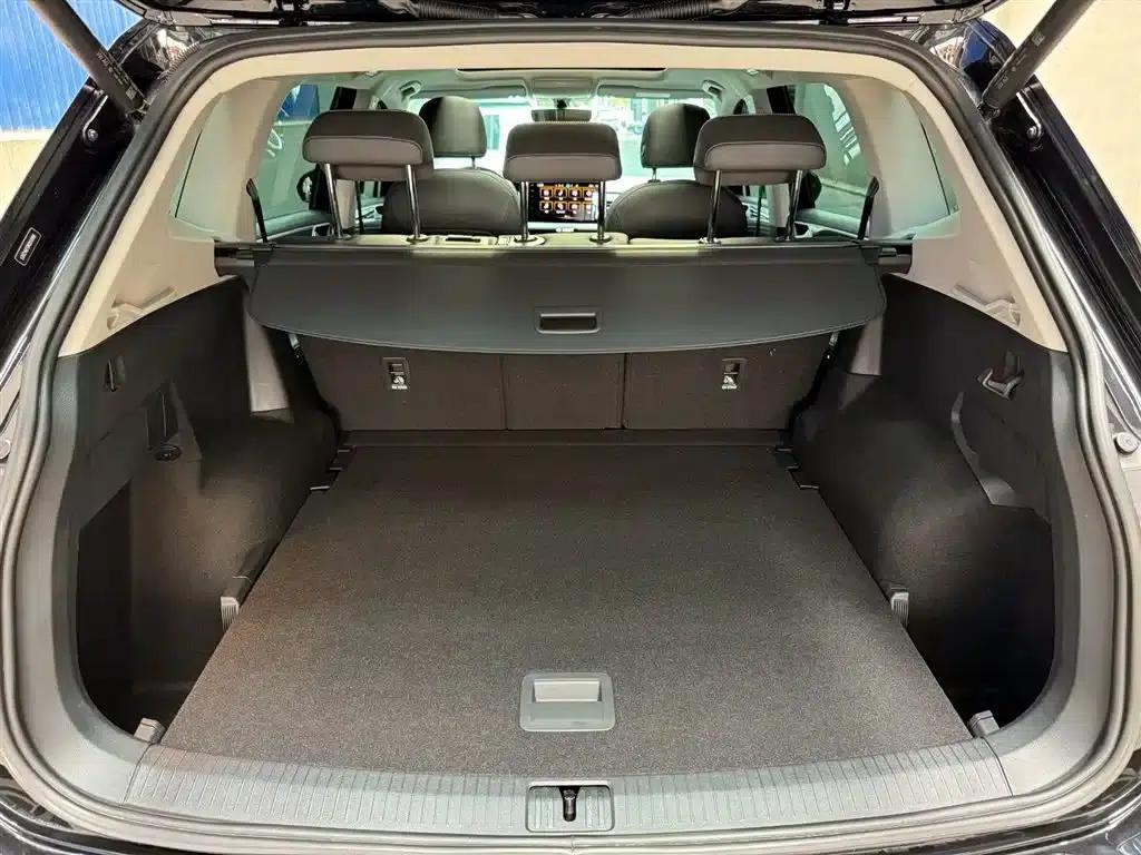 Tiguan L 2024 330TSI Automatic 2WD R-Line Premium Edition — миниатюра 8