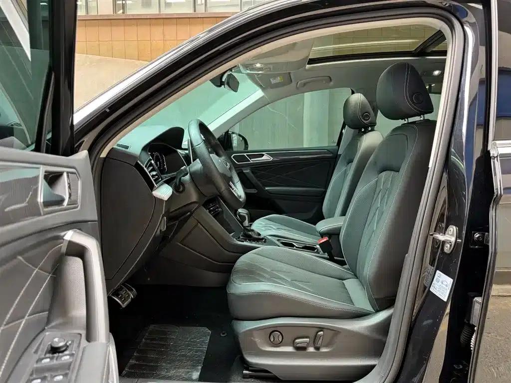 Tiguan L 2024 330TSI Automatic 2WD R-Line Premium Edition — миниатюра 9