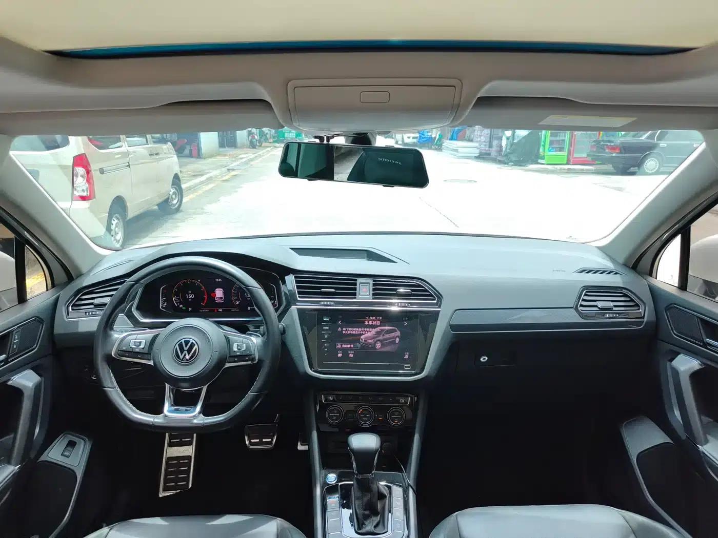 Tiguan L 2021 330TSI Automatic 2WD R-Line Premium Edition — миниатюра 6